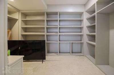 Flat House Na prodej in Chamkarmon $600,000