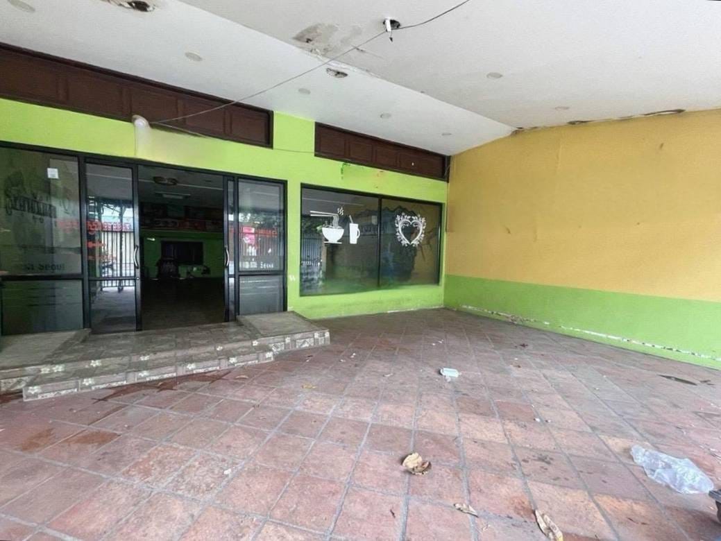 216 sqm Living Size CommercialShophouse K pronájmu in Boeng Keng Kang