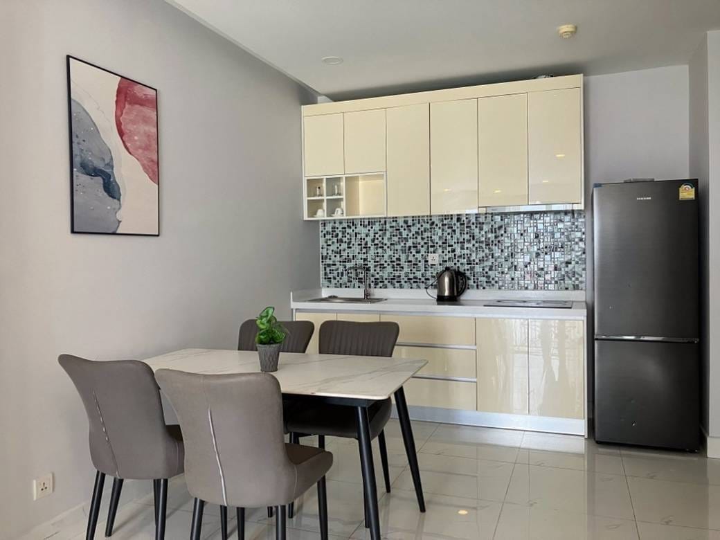 $650 Condo