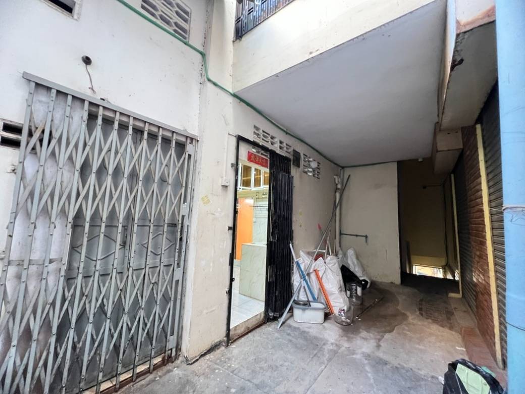 $180,000 Flat House