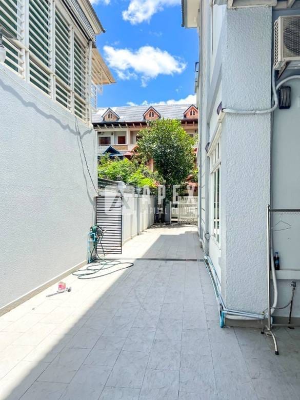 $1,800 Villa