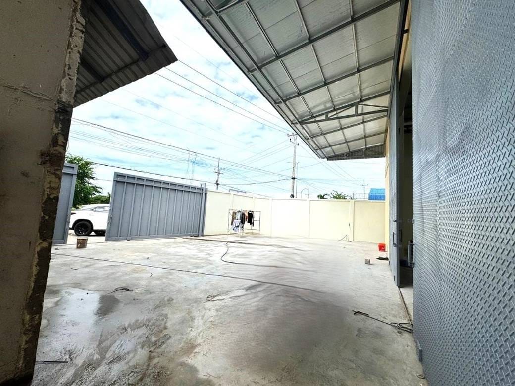 Entrepôt À louer de 662 m² de terrain
