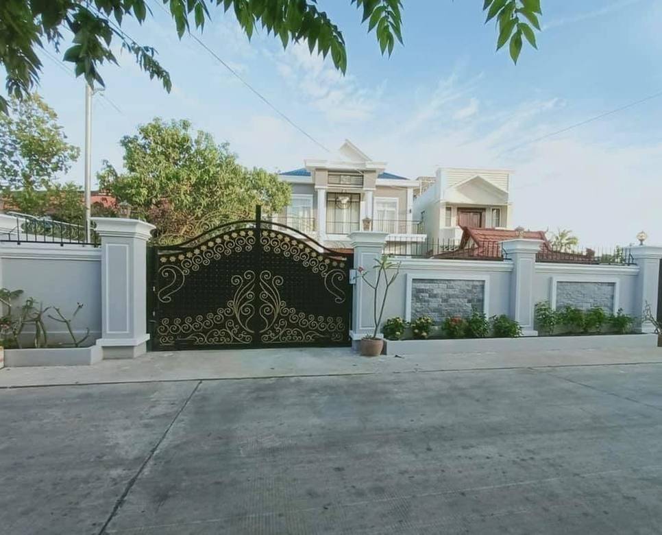 $640,000 Vila