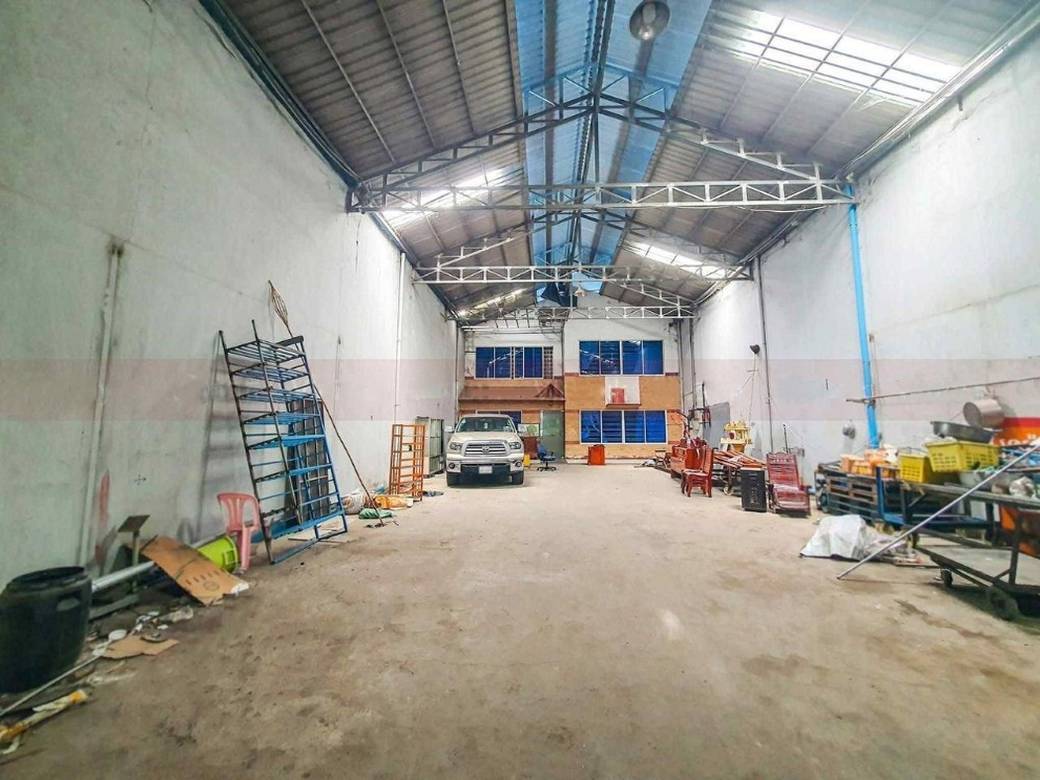 ឃ្លាំង សំរាប់ជួល ទំហំដី 700 ម៉ែត្រការ៉េ