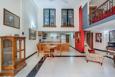 2 Bedrooms Flat House K pronájmu for $950