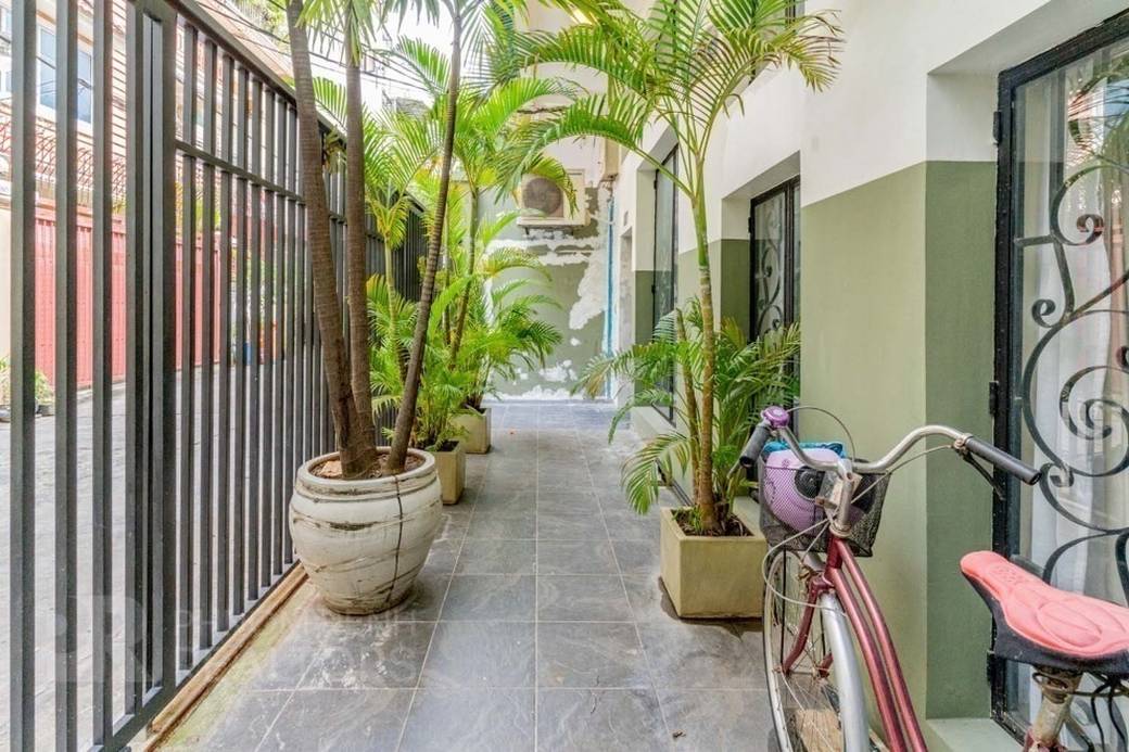 $950 Flat House