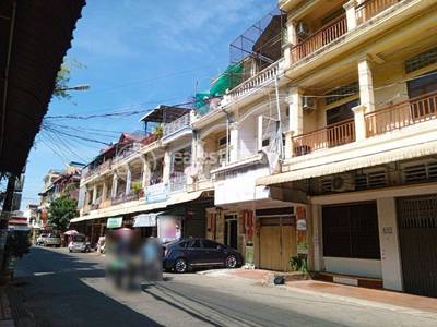 ផ្ទះជាប់គ្នា សំរាប់លក់ ទំហំដី 80 ម៉ែត្រការ៉េ