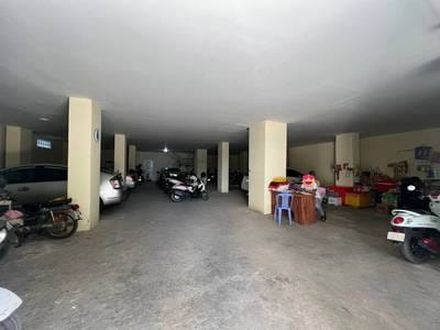 $1,600,000 Budova