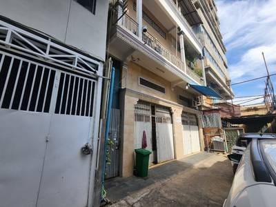 1,446 sqm Land Size Building For Sale