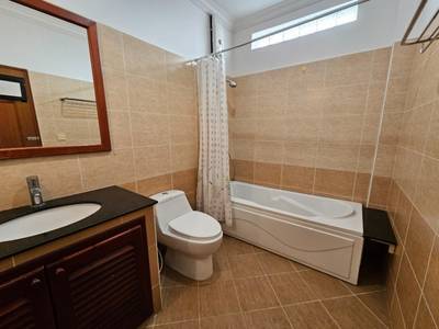 Apartment For Rent in Phsar Kandal I, Daun Penh, Phnom Penh