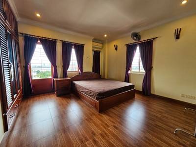 $900 Condo