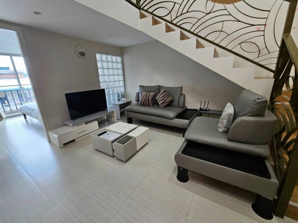 $800 Condo