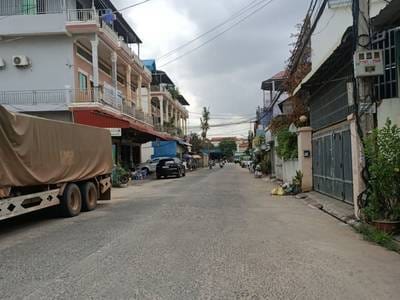 联排住宅出售，位于Tuek Thla屯, 森速区, 金边