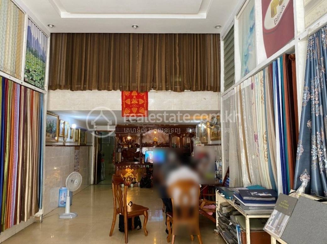 ផ្ទះជាប់គ្នា សំរាប់លក់ ទំហំផ្ទះ 180 ម៉ែត្រការ៉េ នៅToul Kork