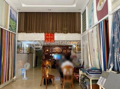 ផ្ទះជាប់គ្នា សំរាប់លក់ ទំហំផ្ទះ 180 ម៉ែត្រការ៉េ នៅToul Kork