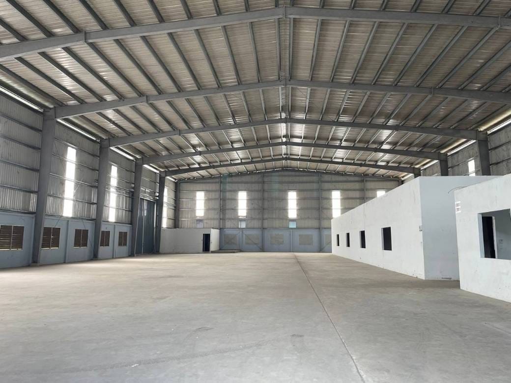 Magazyn Na wynajem o powierzchni mieszkalnej 1,680 m² w Sen Sok