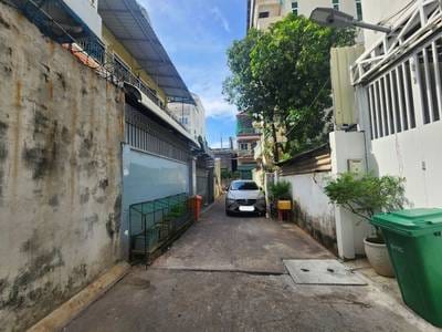 279 sqm Living Size Building For Sale in Boeng Keng Kang