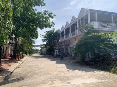 ផ្ទះល្វែង សំរាប់លក់ ទំហំដី 104 ម៉ែត្រការ៉េ