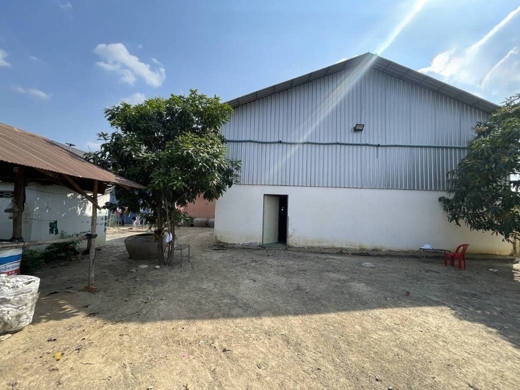 1,106 sqm Land Size House and lot Na prodej
