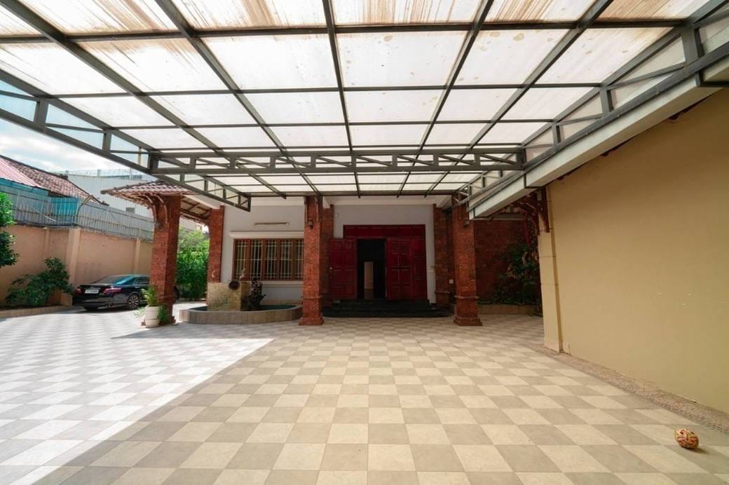 วิลล่า For Sale & Rent ขนาดที่ดิน 631 ตร.ม.