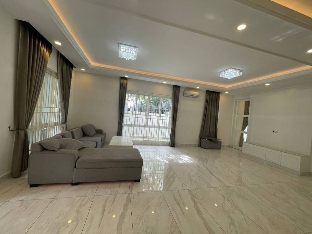 432 sqm Living Size Vila Na prodej in Sen Sok