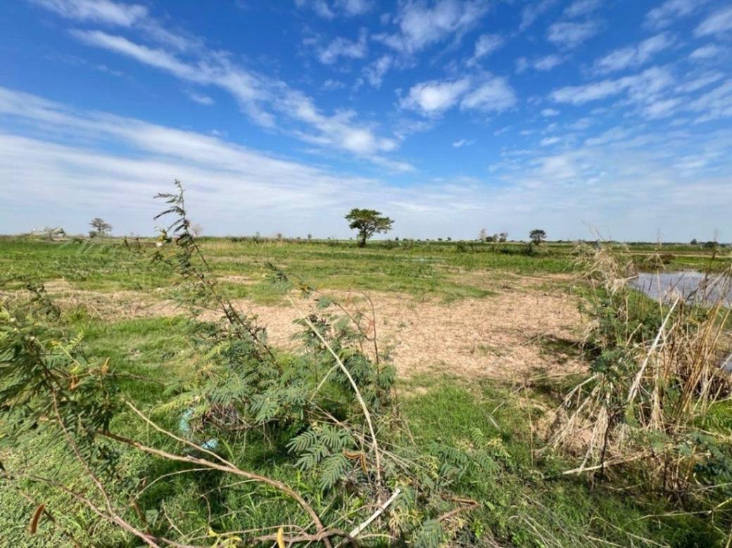 Relief À vendre de 3,831 m² de terrain