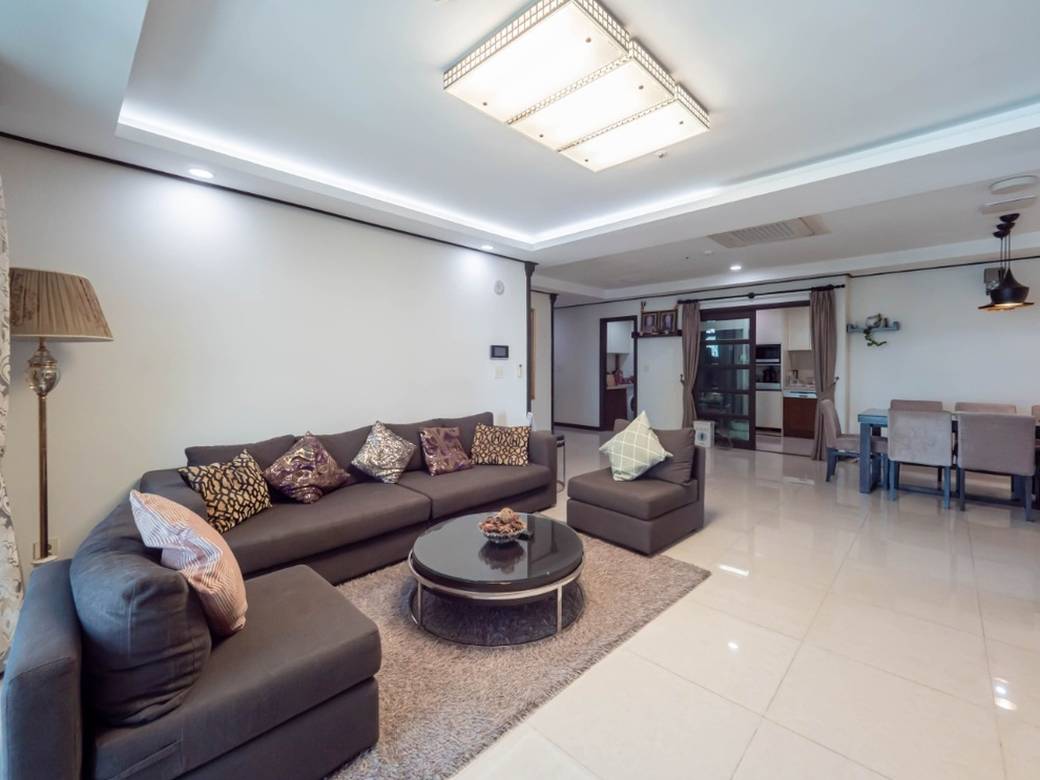 De Castle Royal Condominium | Zařízeno Condo Na prodej