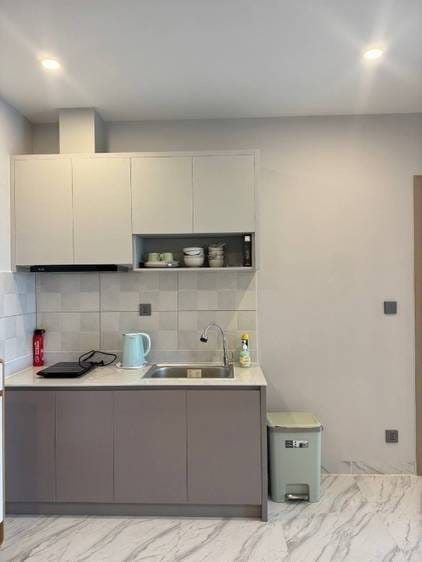 $380 Condo
