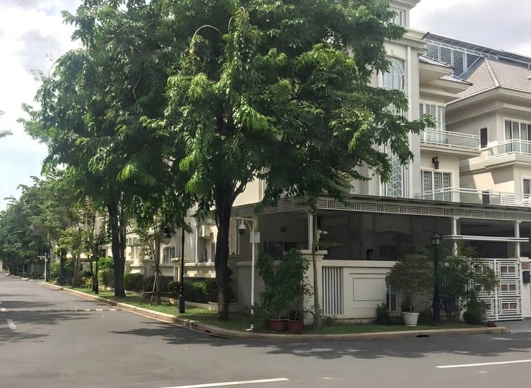 $900,000 Villa