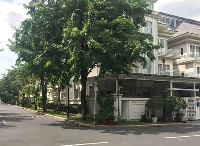 $900,000 Villa