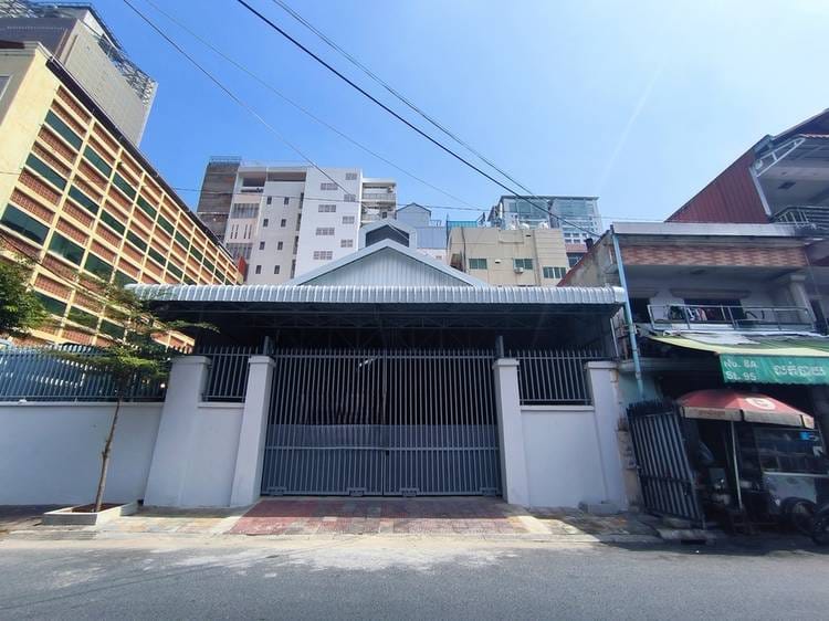 ឃ្លាំង សំរាប់ជួល នៅ BKK 2, Boeng Keng Kang, Phnom Penh