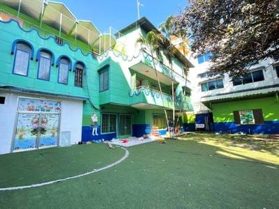560 sqm Land Size Obchod K pronájmu