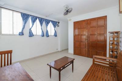 Apartment For Rent in Phsar Chas, Daun Penh, Phnom Penh