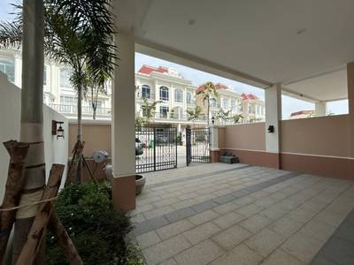 332.2 sqm Land Size Dvojvila Na prodej