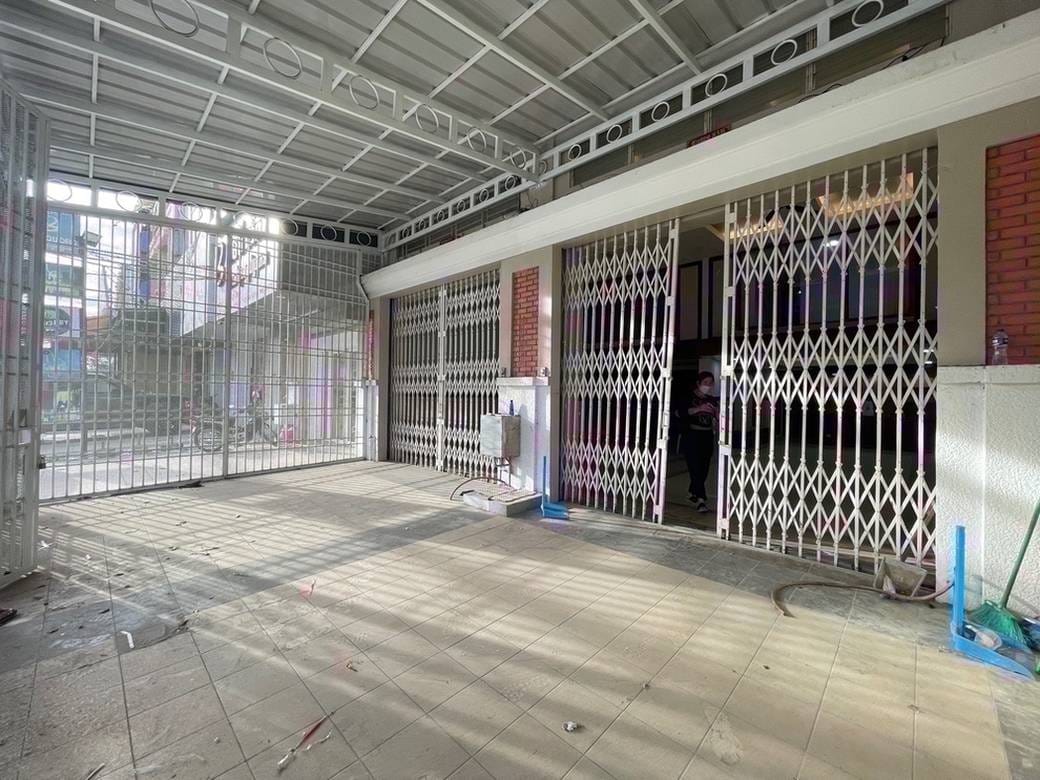 $2,800 Shophouse