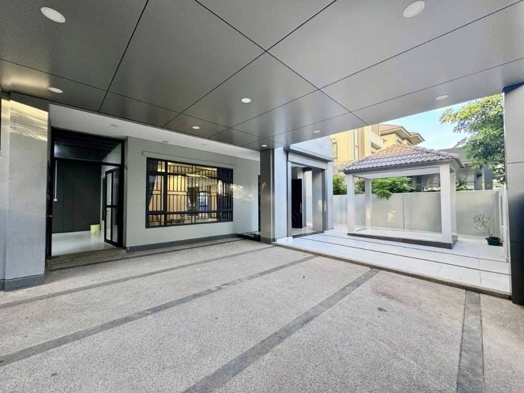 $2,150 Villa