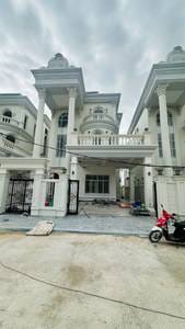 $370,000 Villa