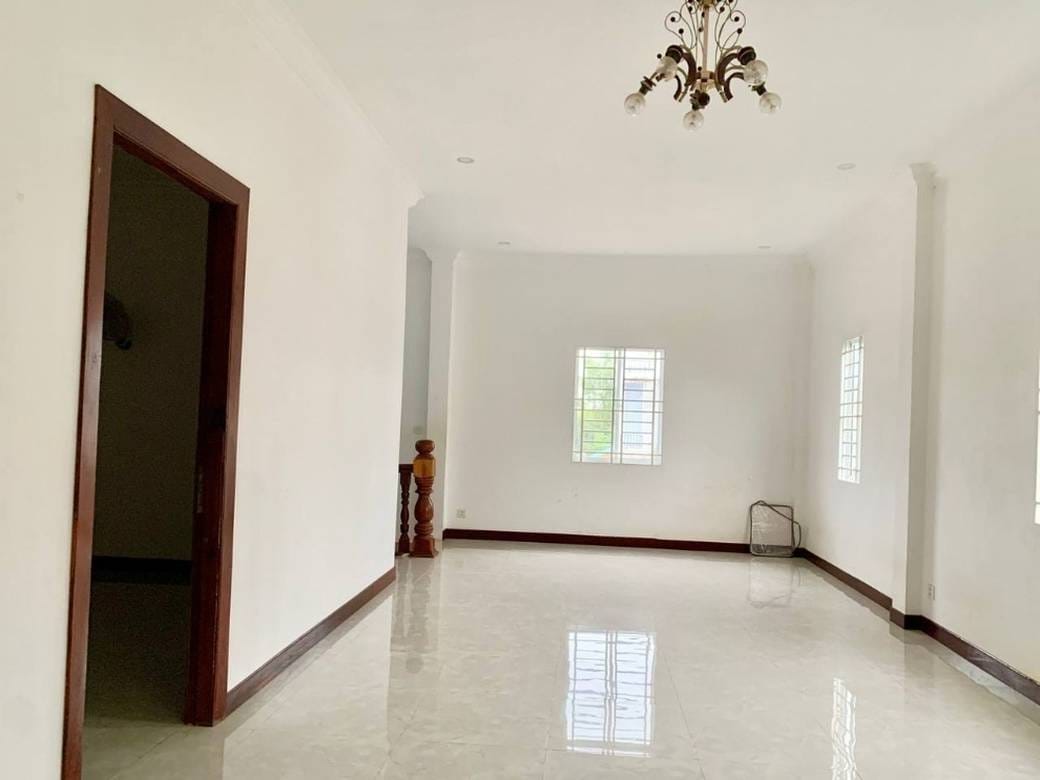 Sala Kamraeuk House and lot For Rent in Sala Kamraeuk