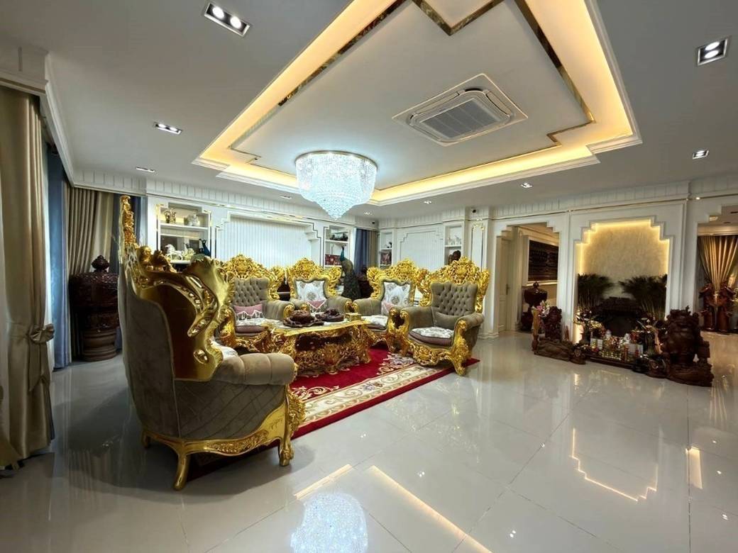 $840,000 Villa