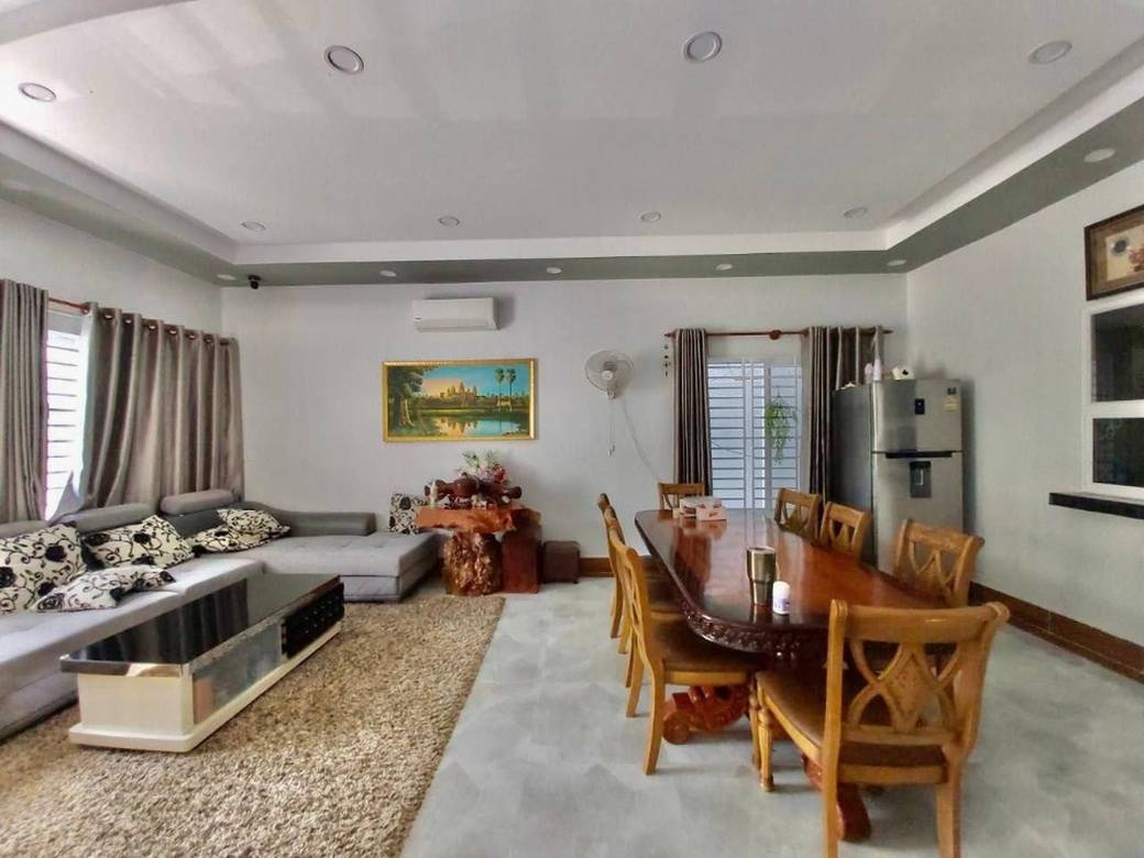 $1,500,000 Vila