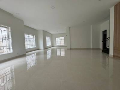 វីឡា សំរាប់លក់ នៅChroy Changvar តម្លៃ $599,000