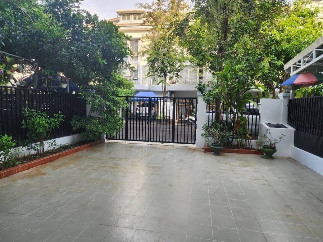 Twin Villa For Sale in Nirouth, Chbar Ampov, Phnom Penh