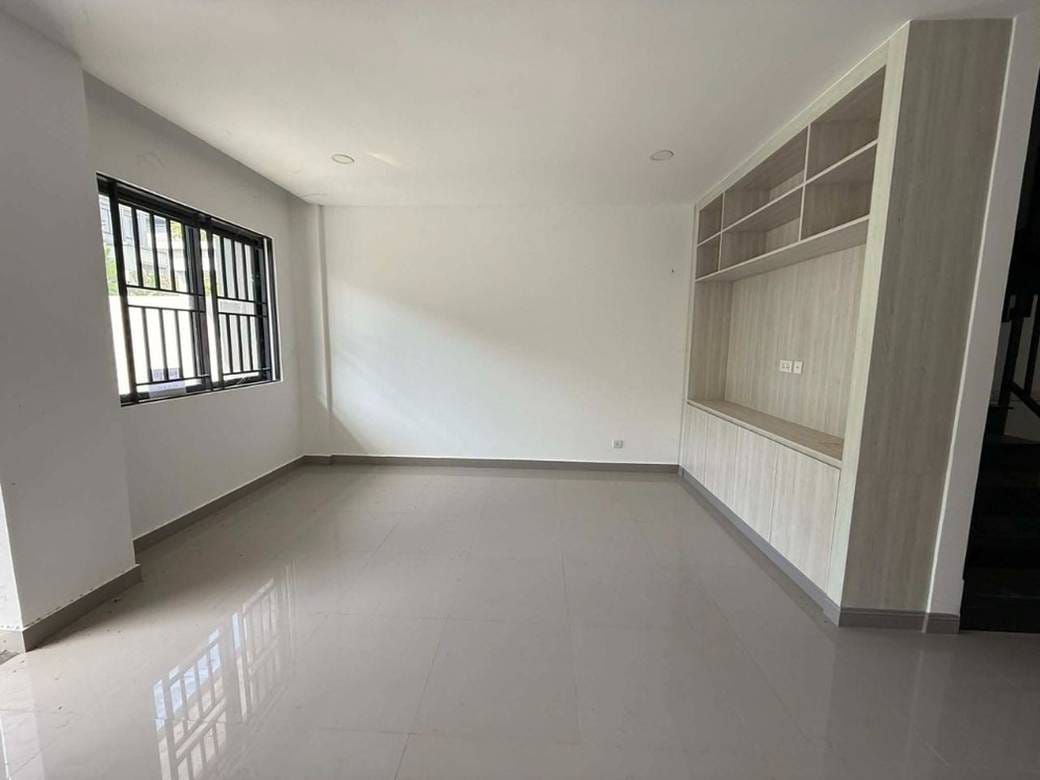 180 sqm Living Size Dvojvila For Sale & Rent in Chroy Changvar