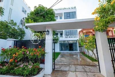 $4,000 Hotel