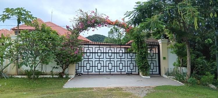 Villa For Sale in Kep