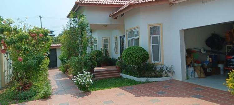 Villa For Sale in Kep