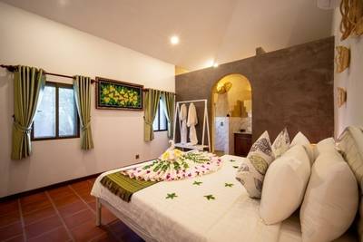 $1,250 Villa