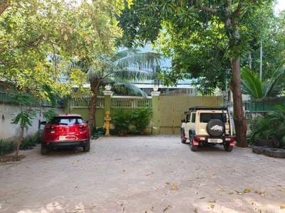 $500,000 Vila