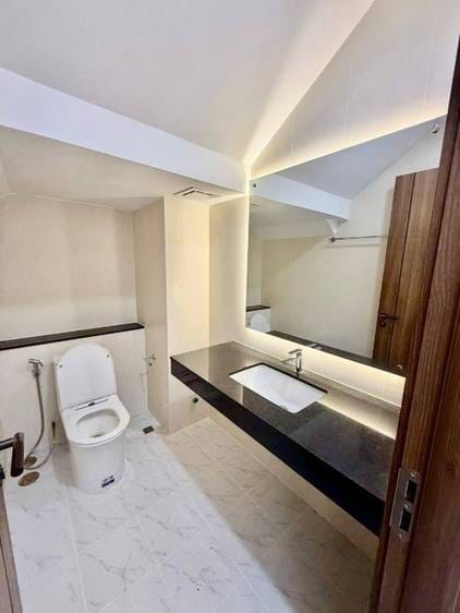 4 Bedrooms Shophouse Na prodej