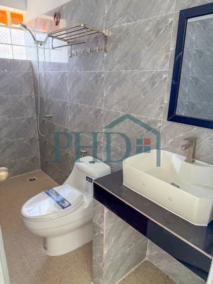 6卧室CommercialShophouse出租，价格$1,200